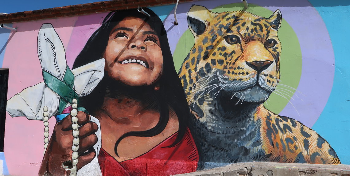 El mural titulado “En defensa de lo sagrado” fue pintado por Dante Aguilera y Nick Mestizo durante el festival del Día del Jaguar.